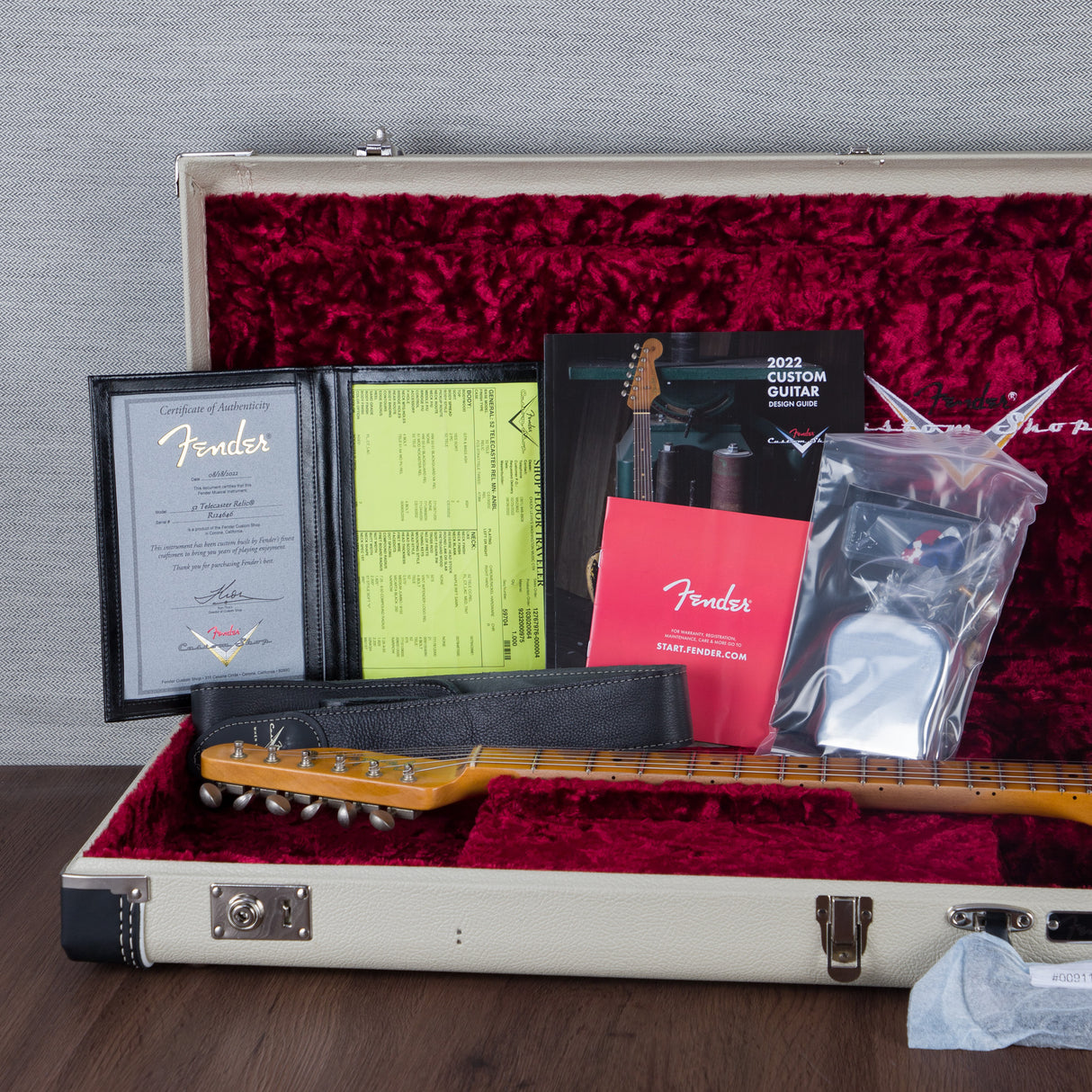 Fender Custom Shop 1952 Telecaster Electric Guitar - Aged Nocaster Blonde - #R124646