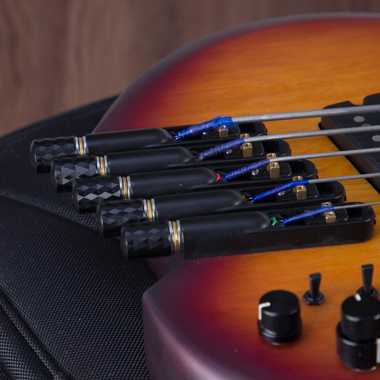 Sire Marcus Miller M6 Fretless 5-String Headless Electric Bass Guitar - Tobacco Sunburst Satin