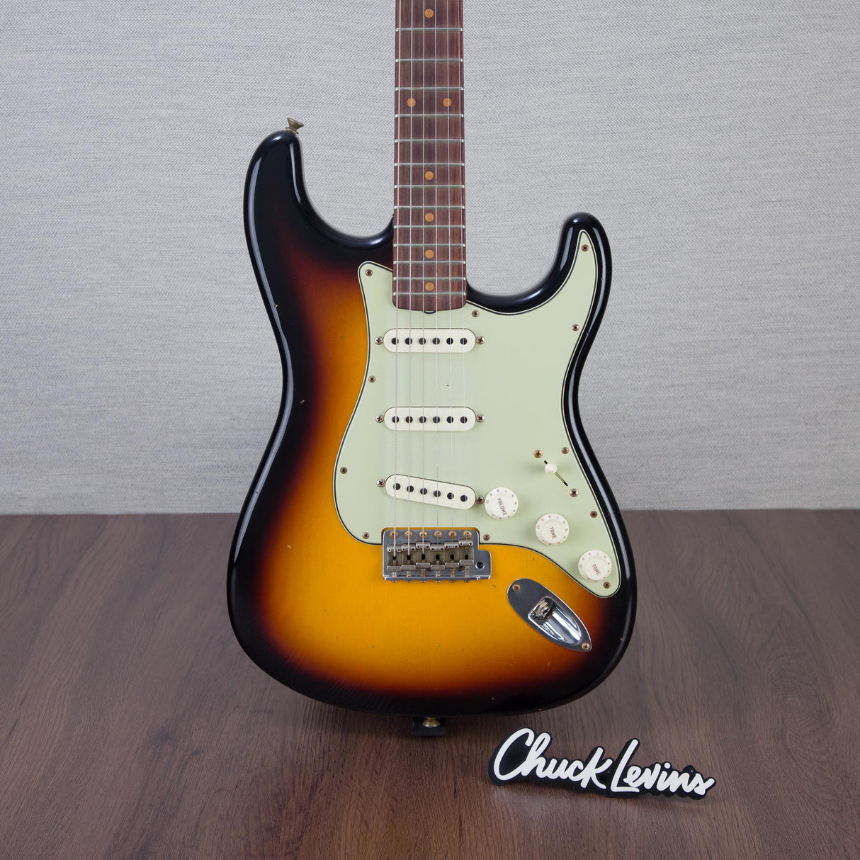 Fender Custom Shop Limited Edition 1960 Stratocaster Journeyman Electric Guitar - Faded/Aged 3-Color Sunburst - #CZ560175