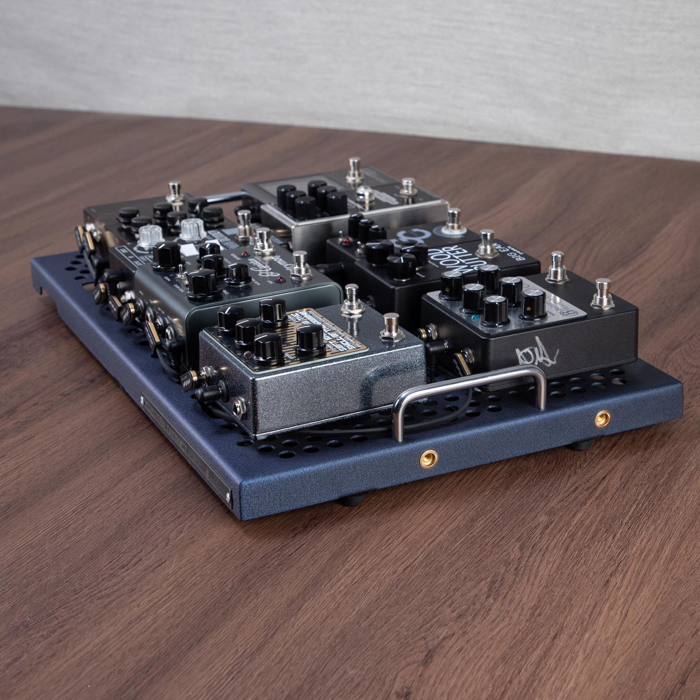 Custom District Pedalboards "The Pro" CHUCKSCLUSIVE Edition Pedalboard