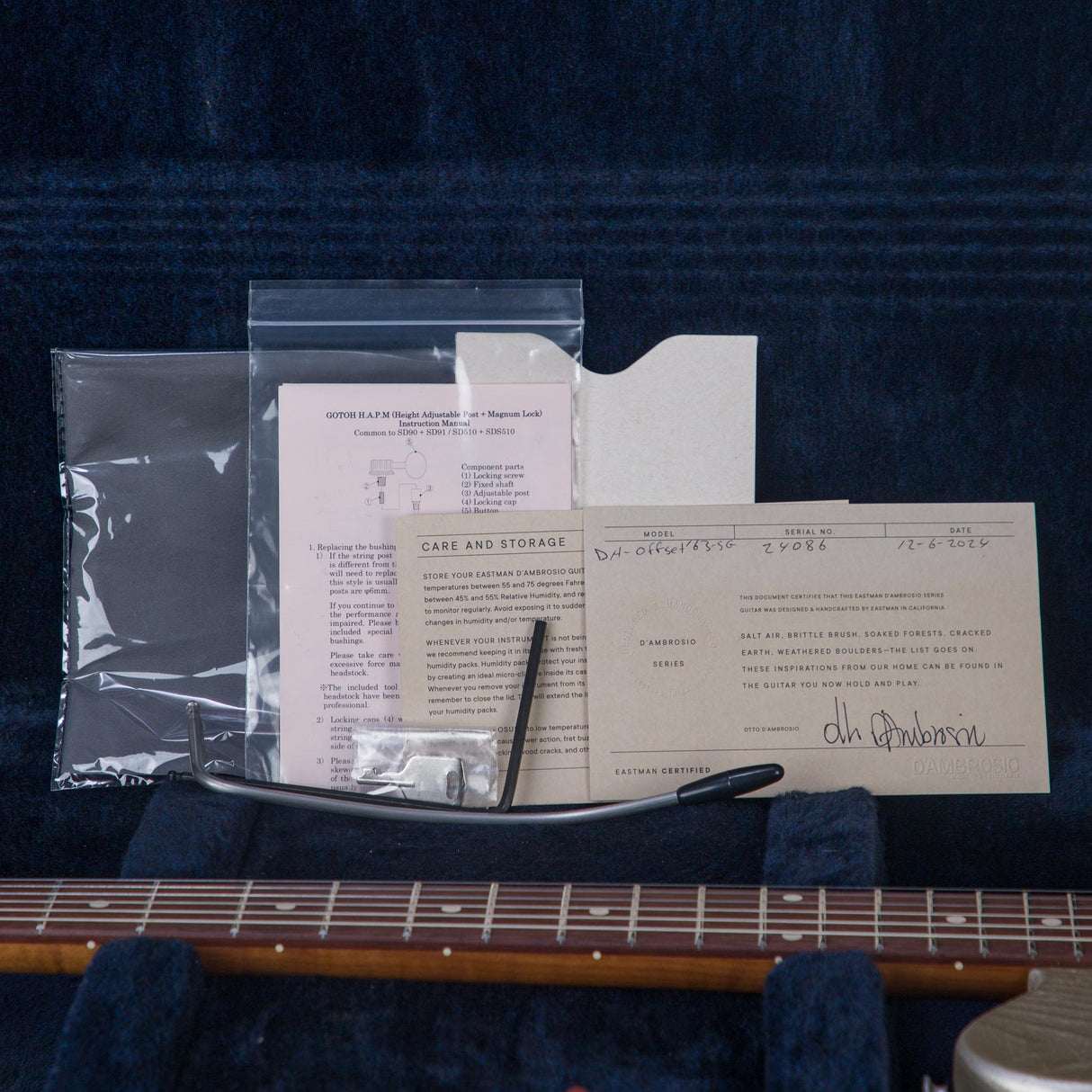 Eastman Offset '63 Electric Guitar - Shoreline Gold