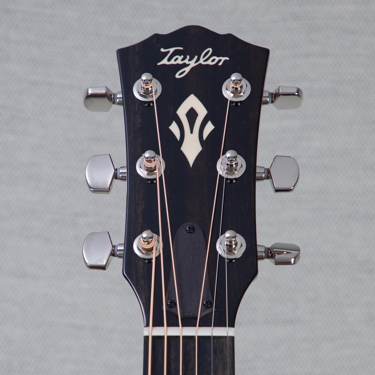 Taylor Gold Label 517e Mahogany/Spruce Acoustic Electric Guitar - Sunburst/Cream Pickguard - #1204255021