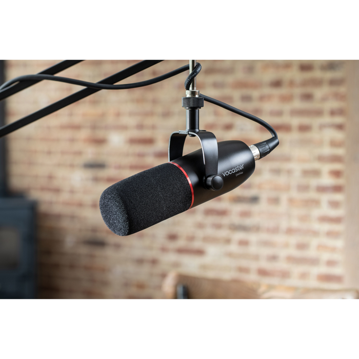 Focusrite Vocaster DM14v Microphone and HP60v Headphone Broadcast Kit