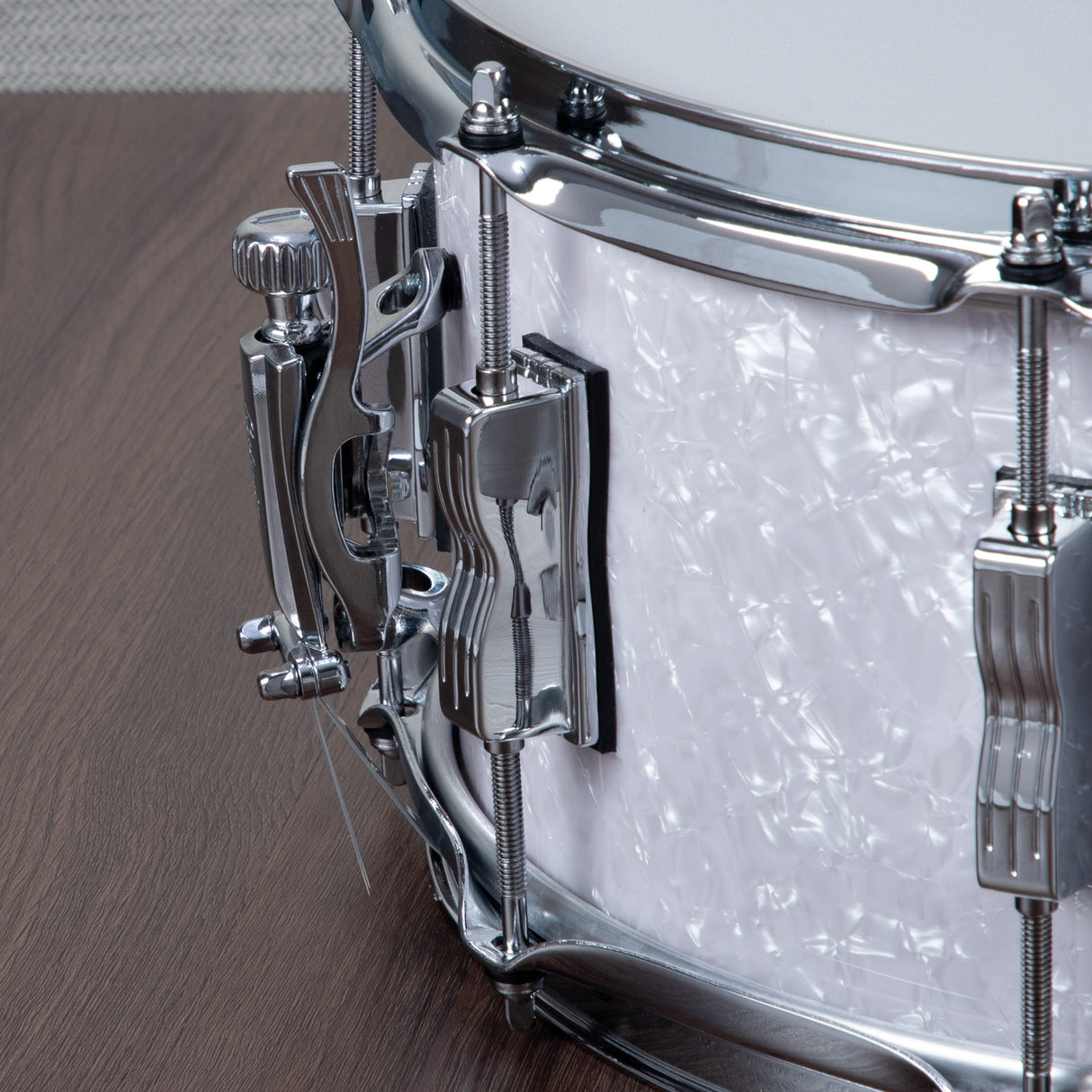 Ludwig Classic Maple 6.5x14-Inch Snare Drum - White Marine
