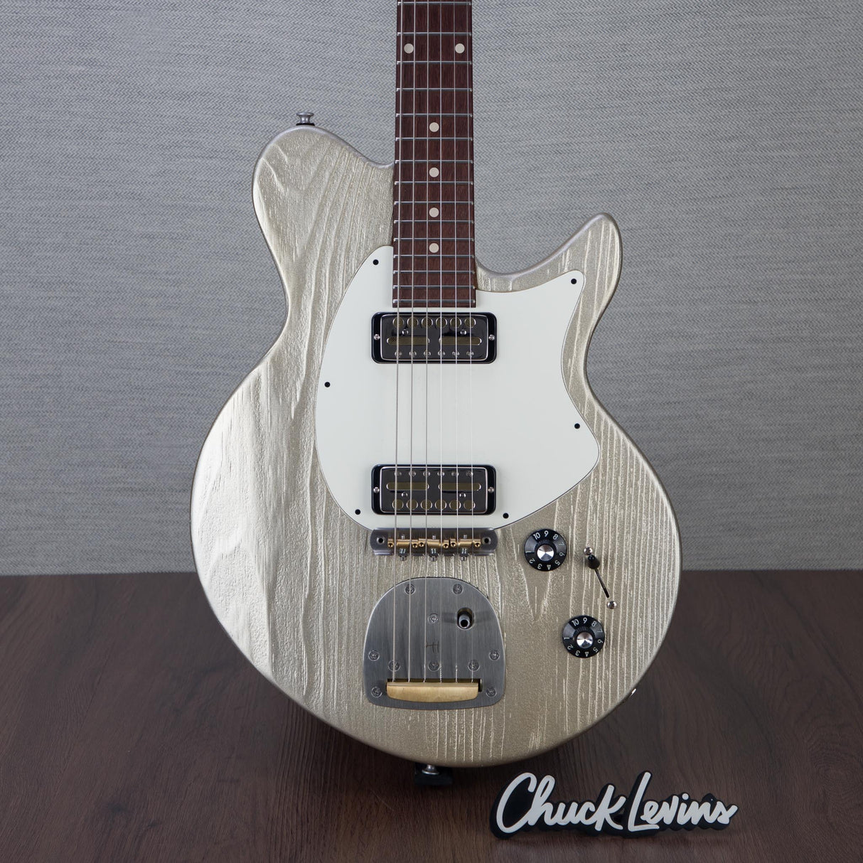 Eastman Offset '63 Electric Guitar - Shoreline Gold - Mint, Open Box